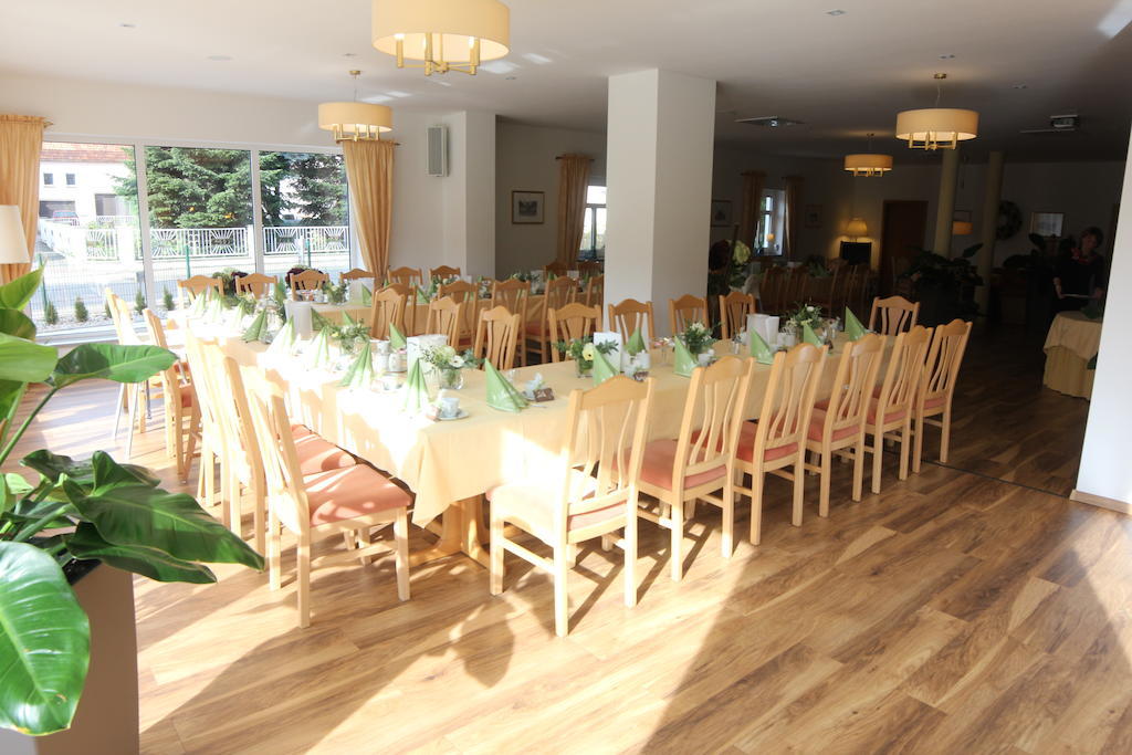 Hotel Lindenhof Thiendorf Esterno foto
