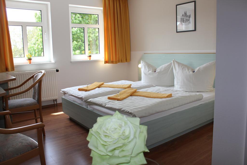 Hotel Lindenhof Thiendorf Esterno foto